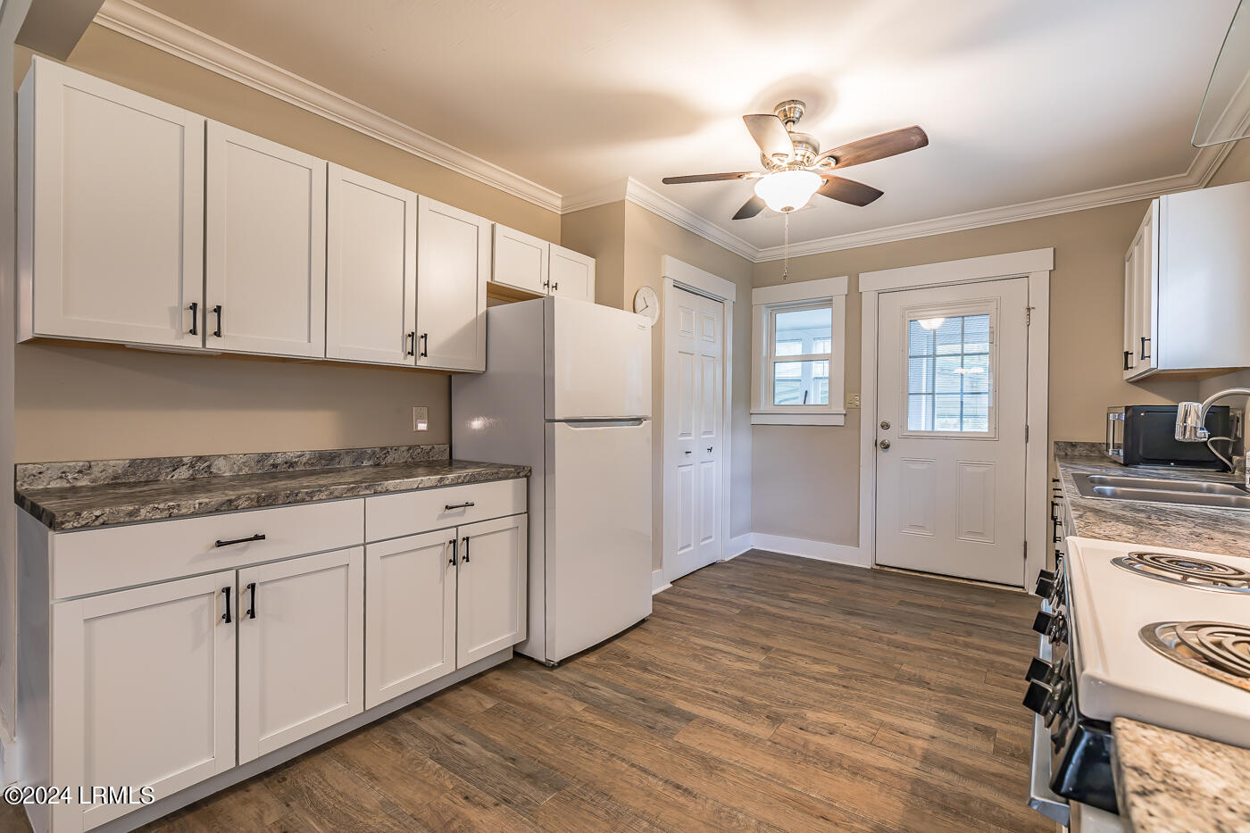 1054 Great Swamp Road Ridgeland, SC 29936 - Photo 15 of 36 15 Kitchen
