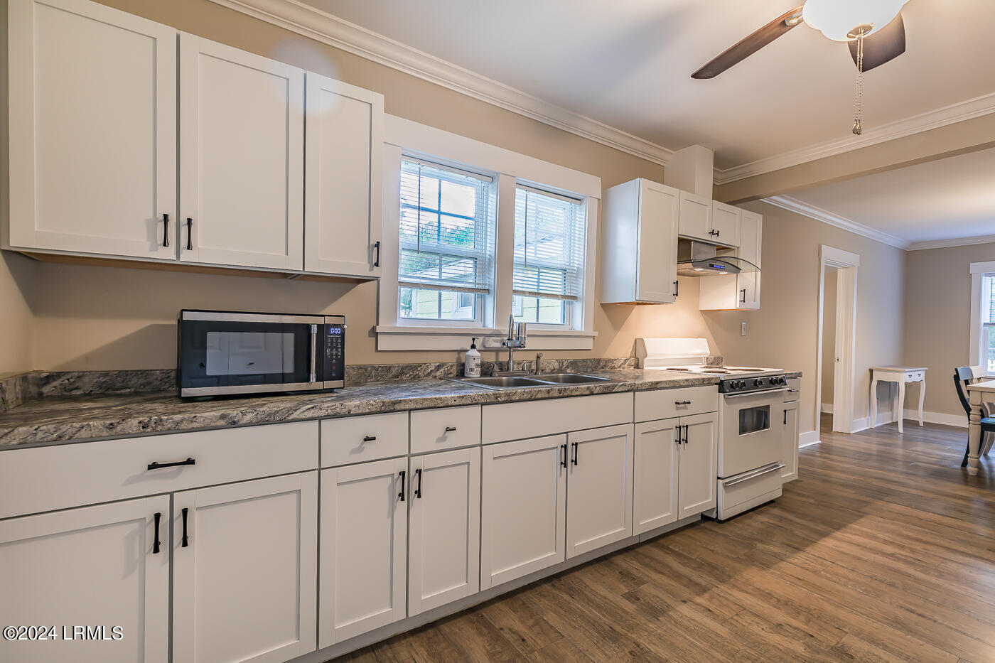 1054 Great Swamp Road Ridgeland, SC 29936 - Photo 16 of 36 16 Kitchen