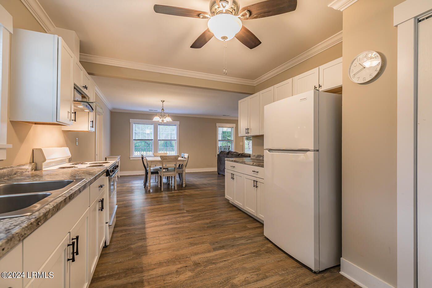 1054 Great Swamp Road Ridgeland, SC 29936 - Photo 17 of 36 17 Kitchen