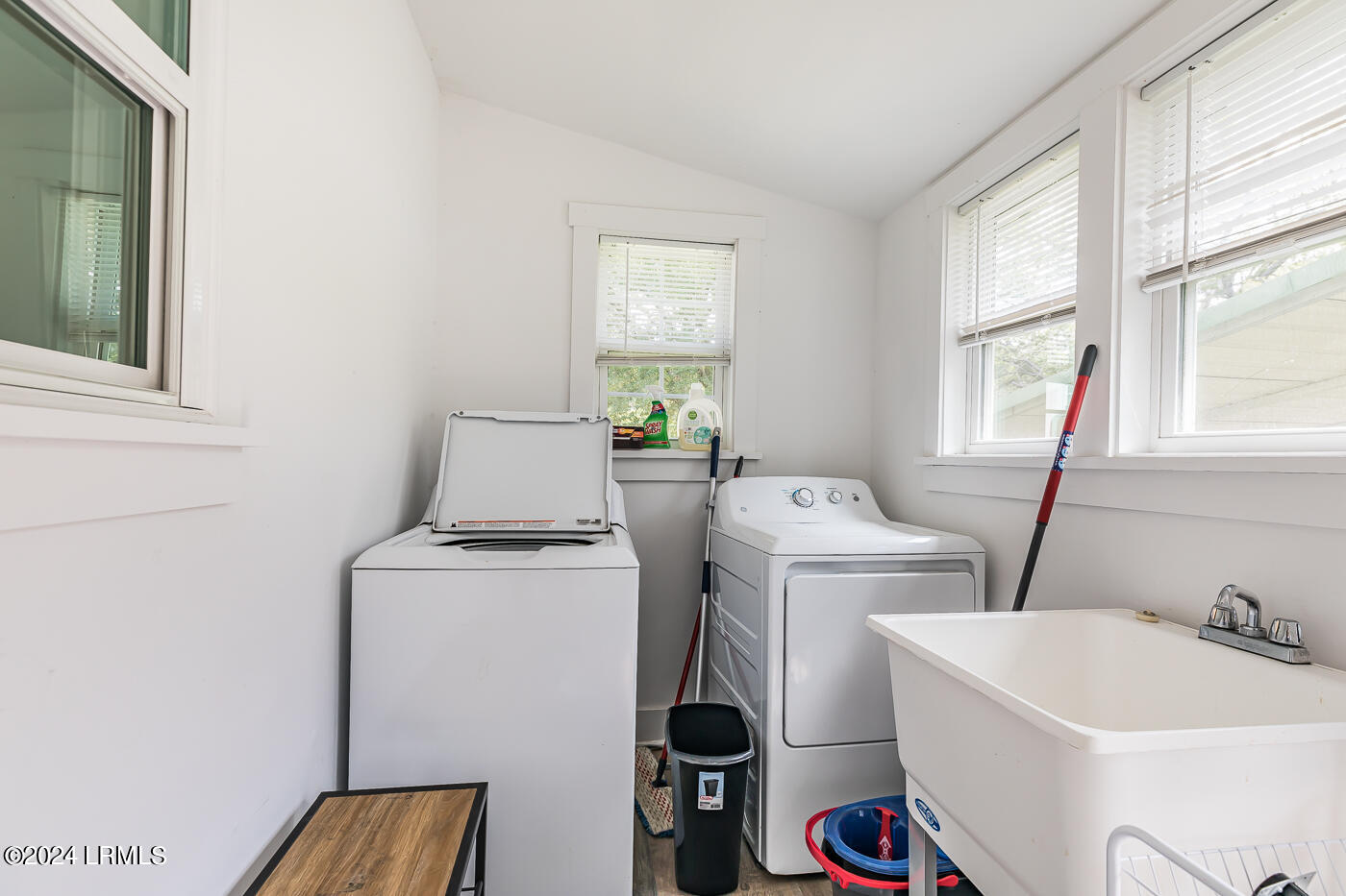 1054 Great Swamp Road Ridgeland, SC 29936 - Photo 34 of 36 Laundry