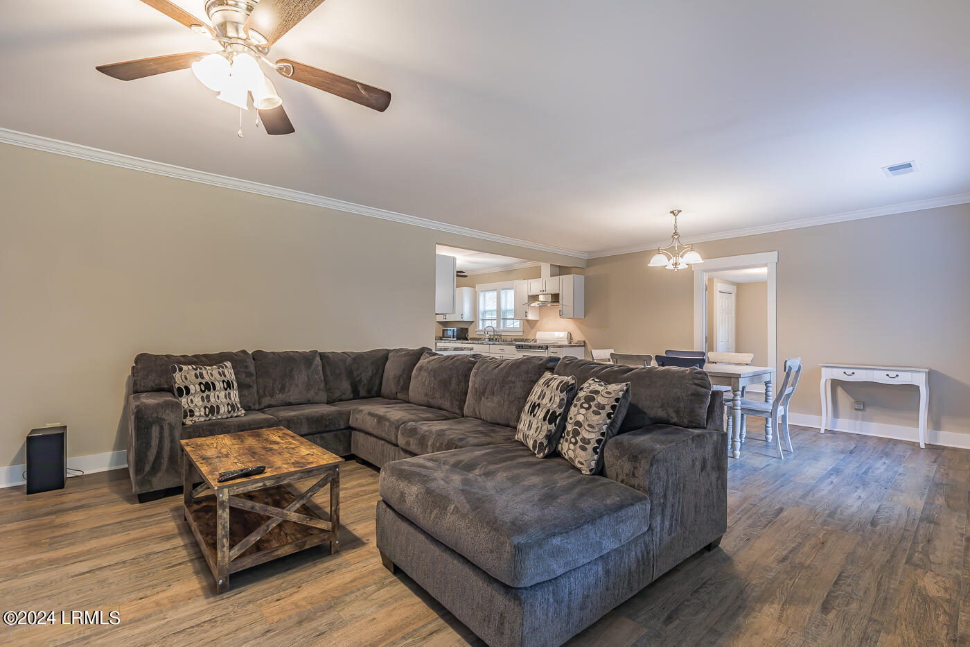 1054 Great Swamp Road Ridgeland, SC 29936 - Photo 5 of 36 5 Great room
