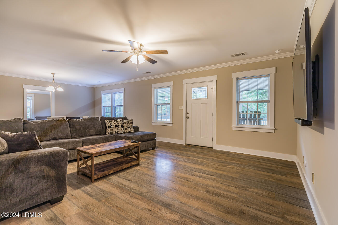 1054 Great Swamp Road Ridgeland, SC 29936 - Photo 7 of 36 7 Great room