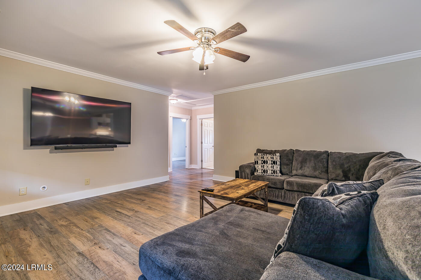 1054 Great Swamp Road Ridgeland, SC 29936 - Photo 8 of 36 8 Great room