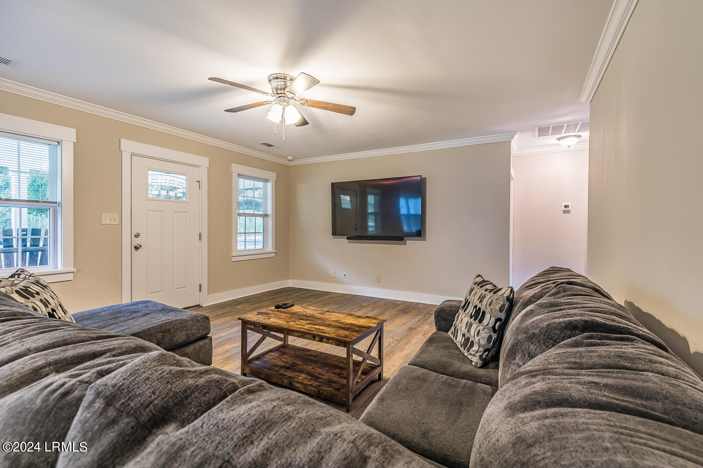 1054 Great Swamp Road Ridgeland, SC 29936 - Photo 9 of 36 9 Great room