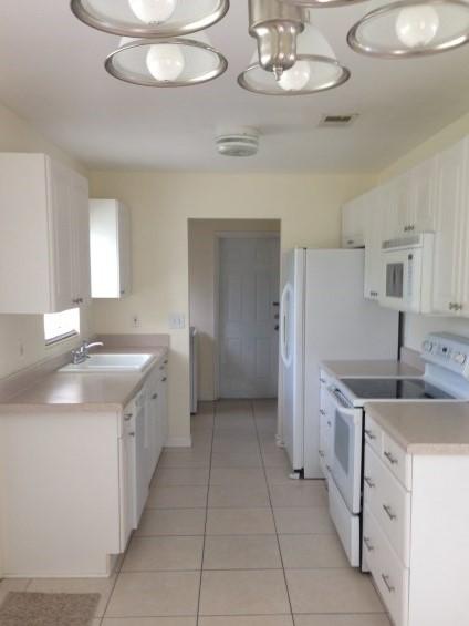 311 West 16th Way Riviera Beach, FL 33404 - Photo 3 of 5 Kitchen 311 W 16th