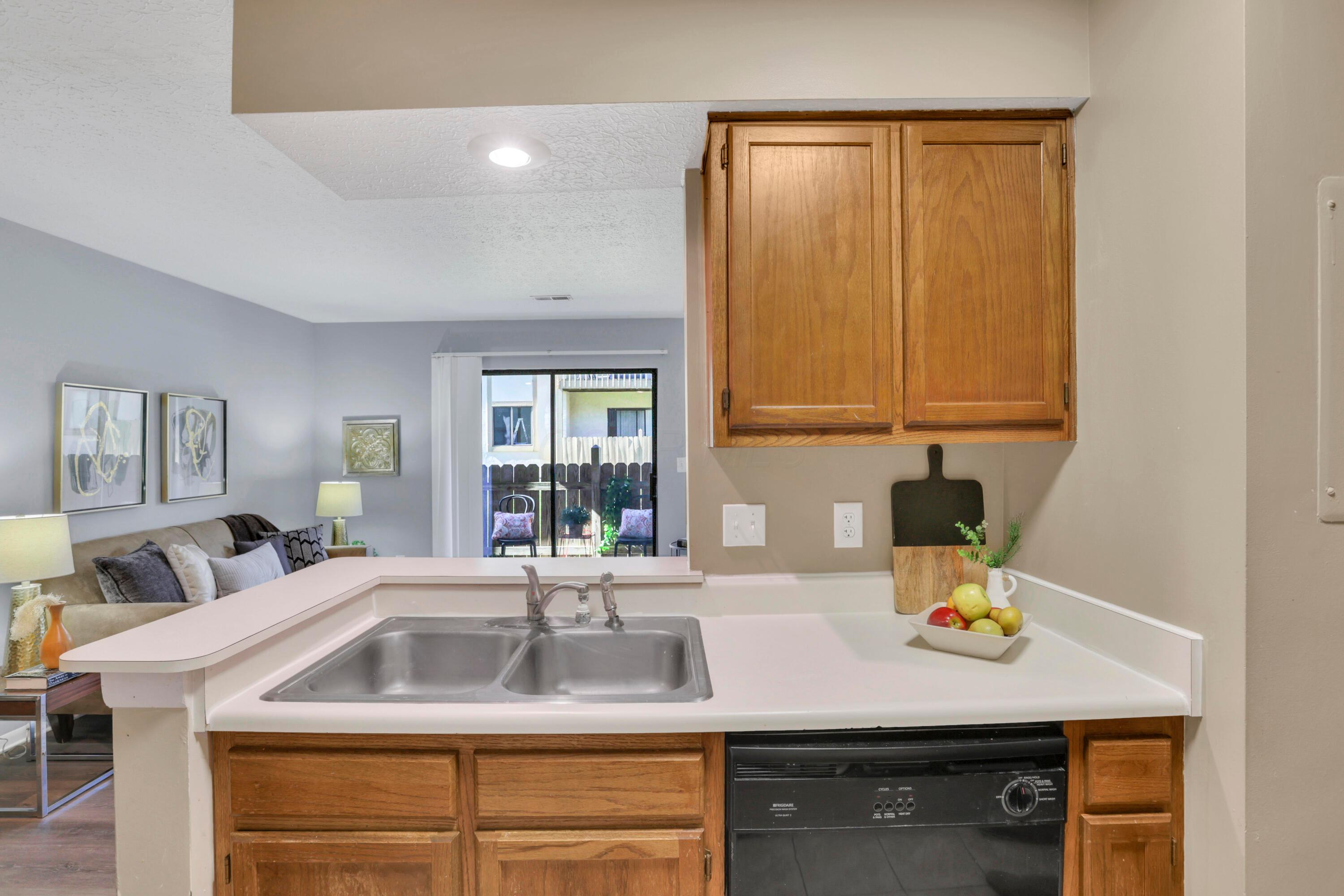 2269 Hedgerow Road, Unit 2269B Columbus, OH 43220 - Photo 10 of 23