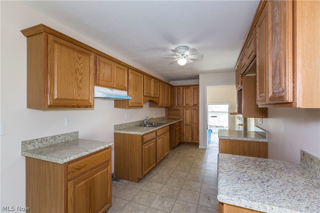 23804 Knickerbocker Road Bay Village, OH 44140 - Photo 8 of 33 Gallery Image 8