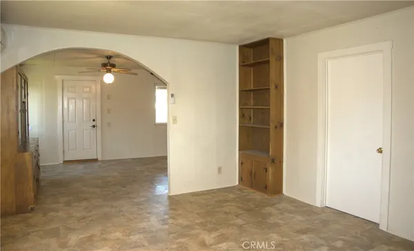 an empty room with closet and mirror