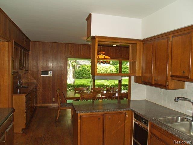 29 Warner Road Grosse Pointe, MI 48236 - Photo 16 of 23 Kitchen to Breakfast Room