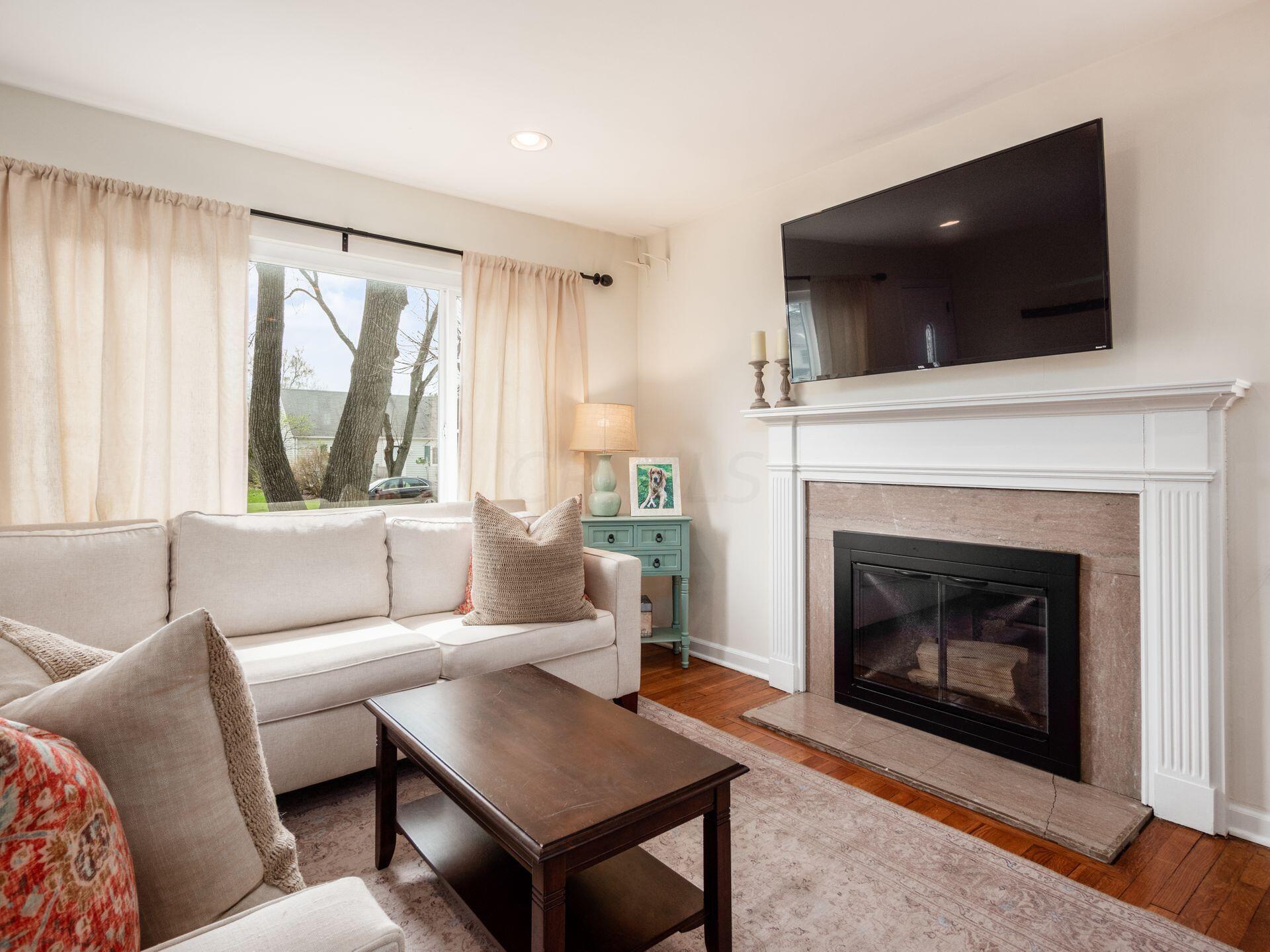 2170 Ridgecliff Road Columbus, OH 43221 - Photo 13 of 44 Living Room