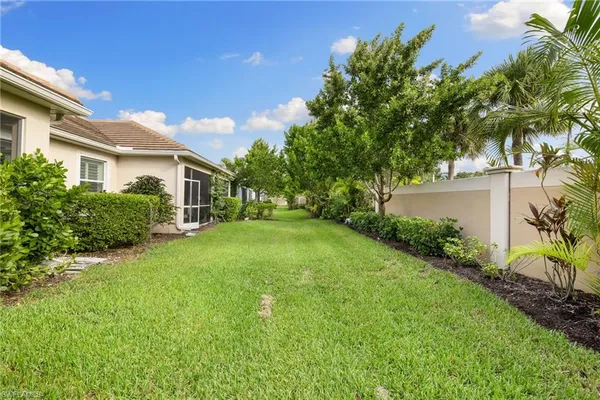 $3,700 | 4714 Arboretum Circle, Unit 102, Naples, FL 34112