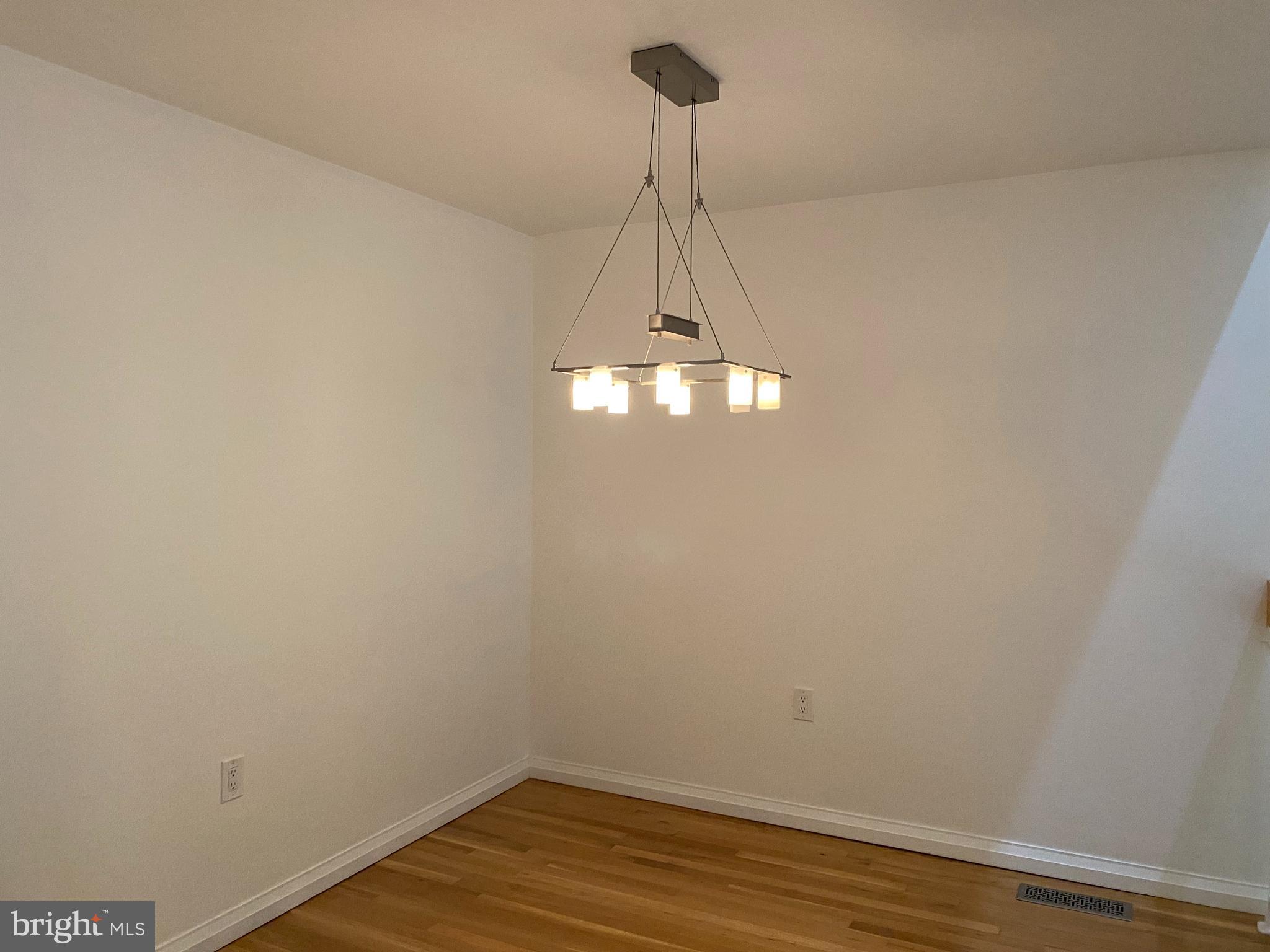 11142 Saffold Way Reston, VA 20190 - Photo 22 of 102 Entry level dining room