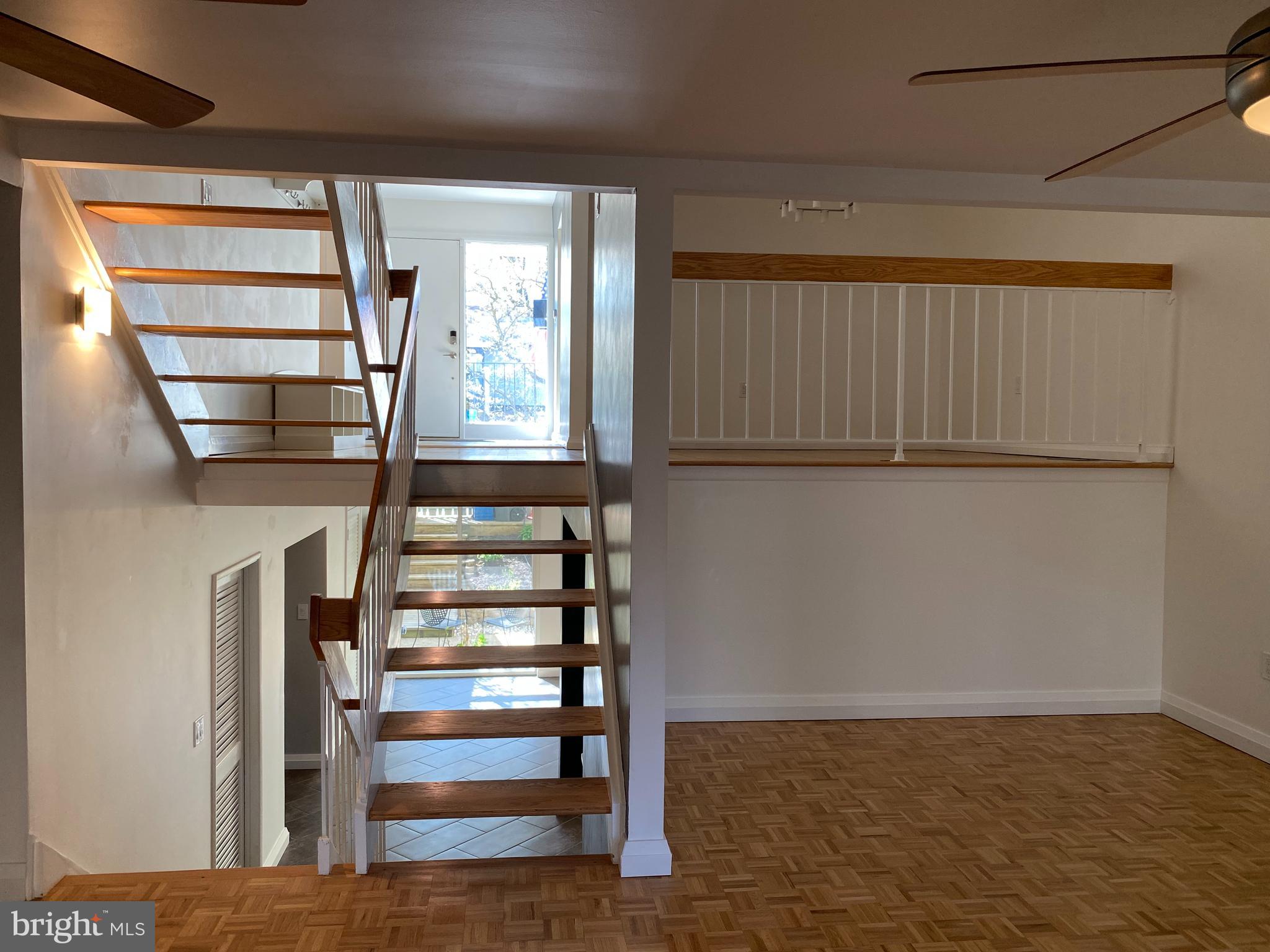 11142 Saffold Way Reston, VA 20190 - Photo 33 of 102 Spacious living room