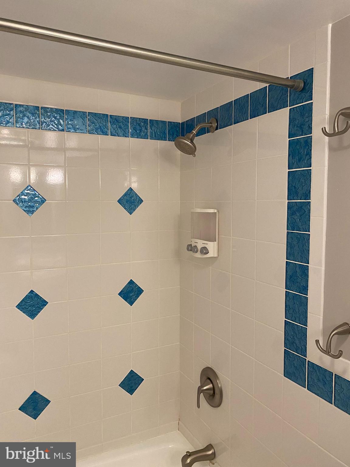 11142 Saffold Way Reston, VA 20190 - Photo 39 of 102 Upper level hall bath
