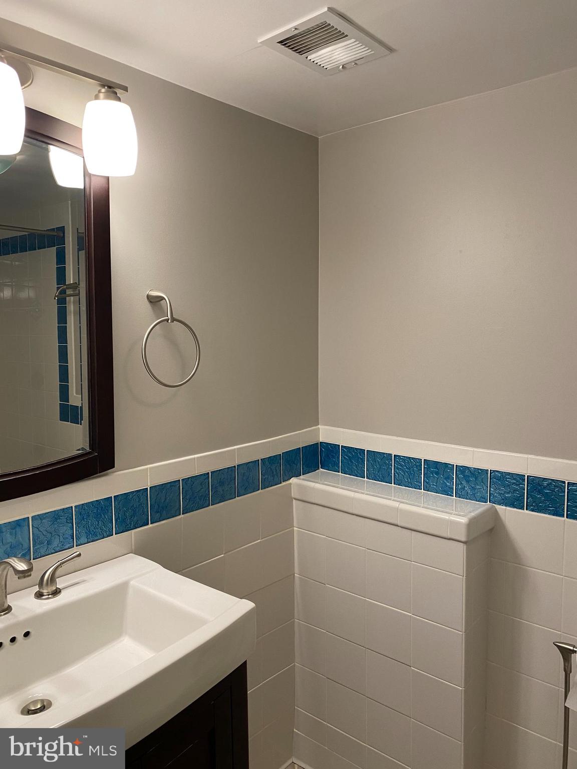 11142 Saffold Way Reston, VA 20190 - Photo 41 of 102 Another view of the upper level hall bath