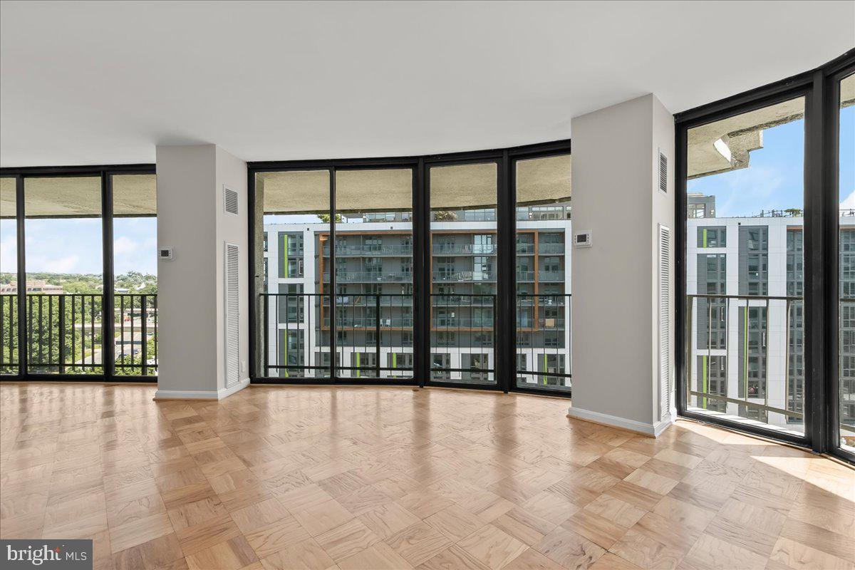 2700 Virginia Avenue Northwest, Unit 910 Washington, DC 20037 - Photo 6 of 62 Living Room