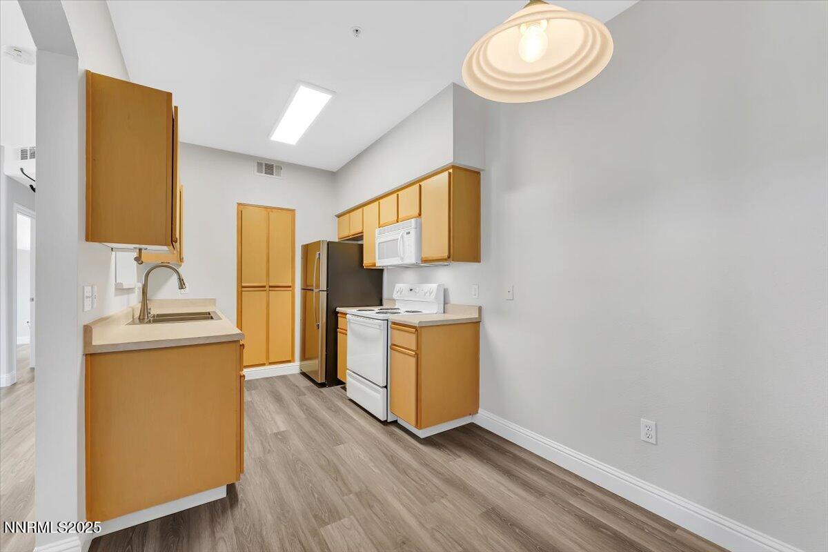 6850 Sharlands Avenue, Unit U1122 Reno, NV 89523 - Photo 7 of 25 11-6850 Sharlands Ave U1122 Reno NV 8952