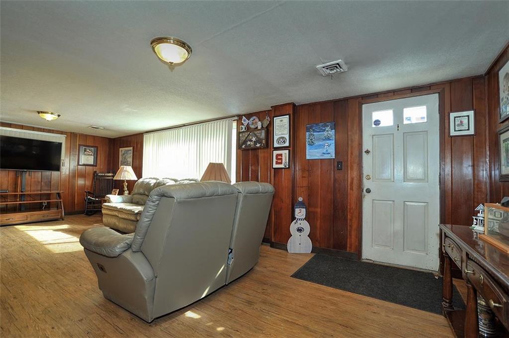 3506 Ridgewood Drive Pittsburgh, PA 15235 - Photo 17 of 26