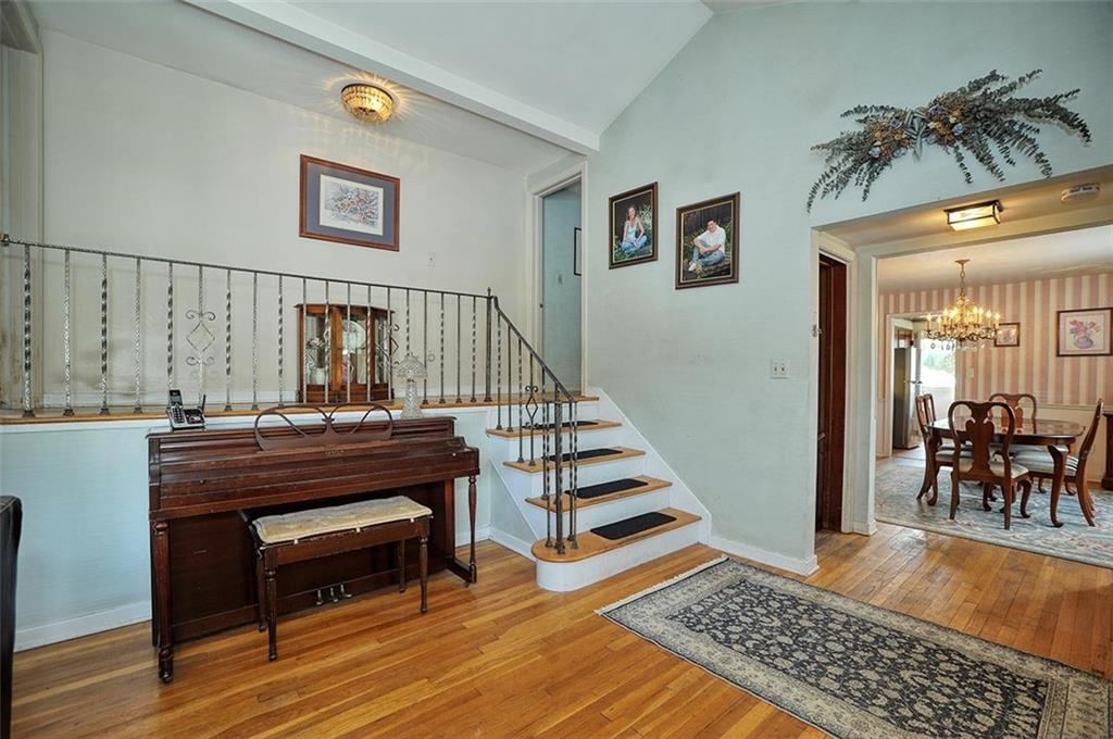 3506 Ridgewood Drive Pittsburgh, PA 15235 - Photo 2 of 26