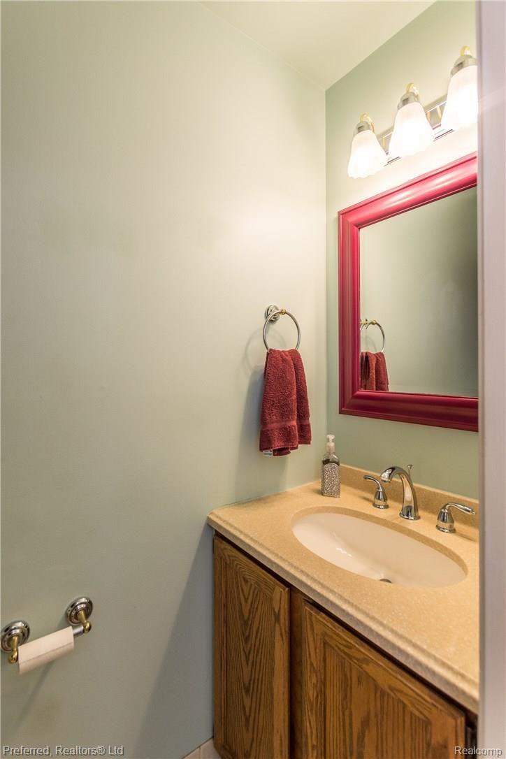 6825 Carlton Road Canton, MI 48187 - Photo 16 of 31 LAVE WITH CORIAN COUNTER