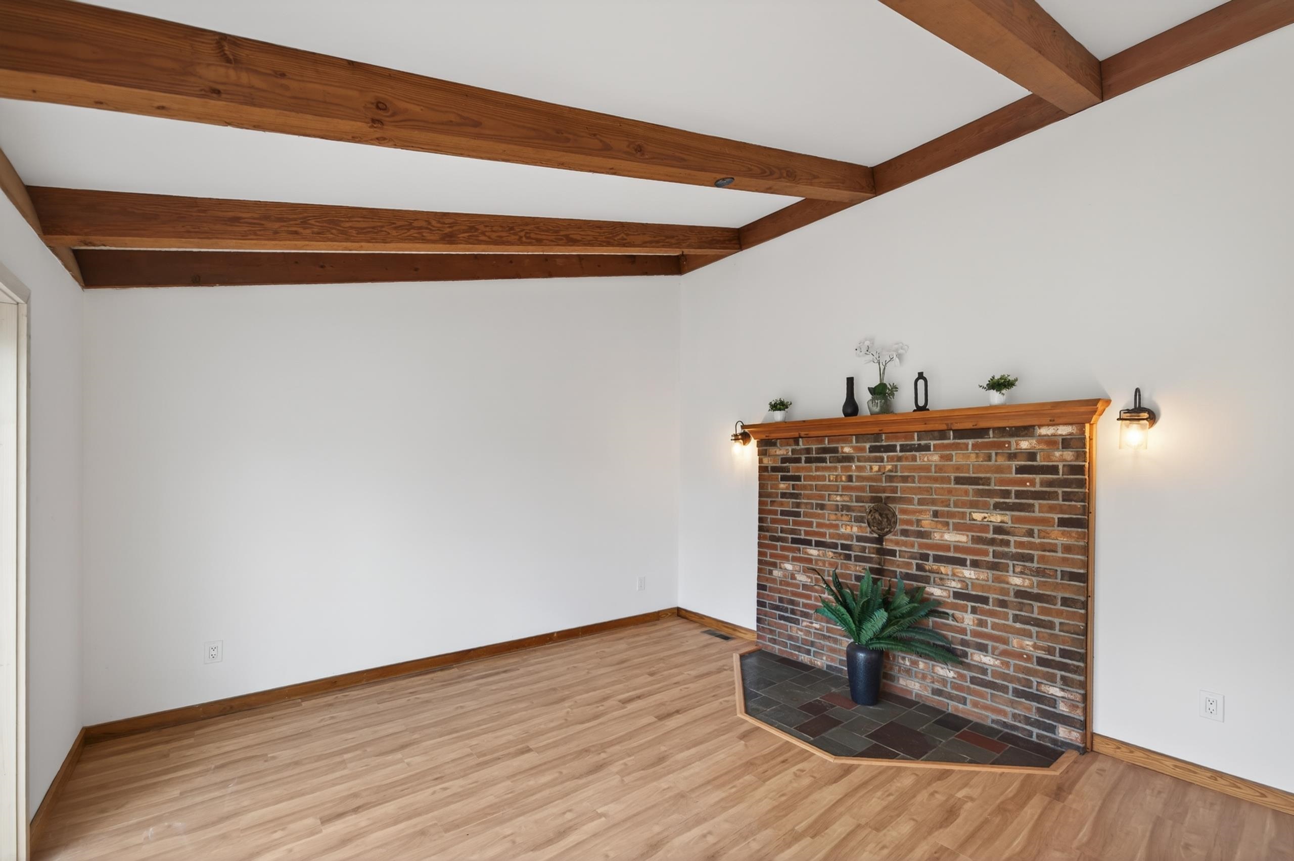 801 Newton Road Vernon, VT 05354 - Photo 4 of 12