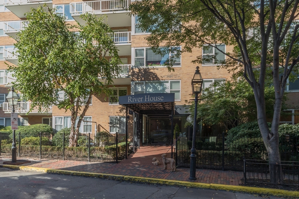 145 Pinckney Street, Unit 719 Boston, MA 02114 - Photo 11 of 11 a front view of a building with street view