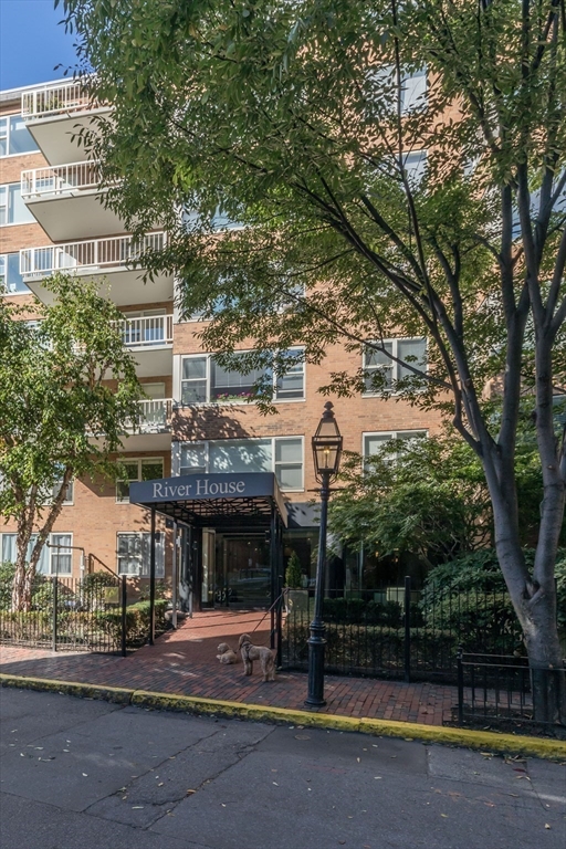 145 Pinckney Street, Unit 719 Boston, MA 02114 - Photo 10 of 11 a front view of a building with street view