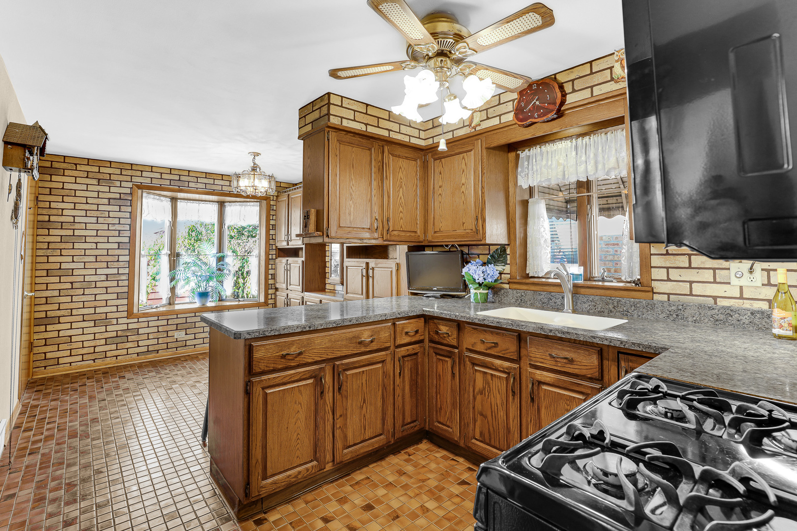 6210 West 64th Street Chicago, IL 60638 - Photo 10 of 24