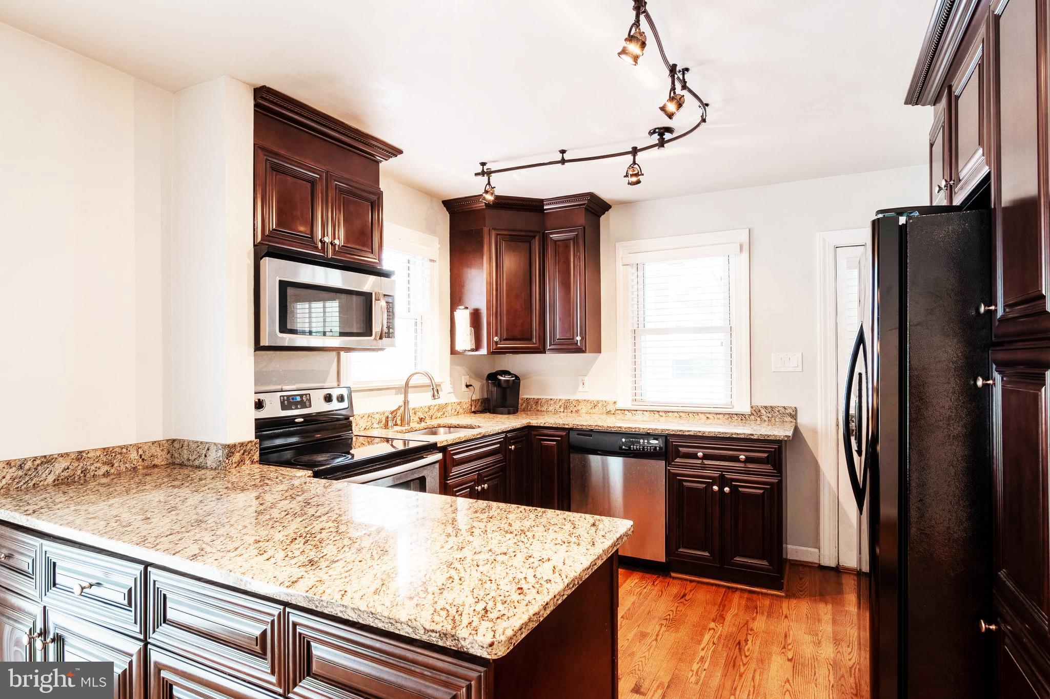 1026 Turkey Point Road Edgewater, MD 21037 - Photo 11 of 37 Granite Counter tops