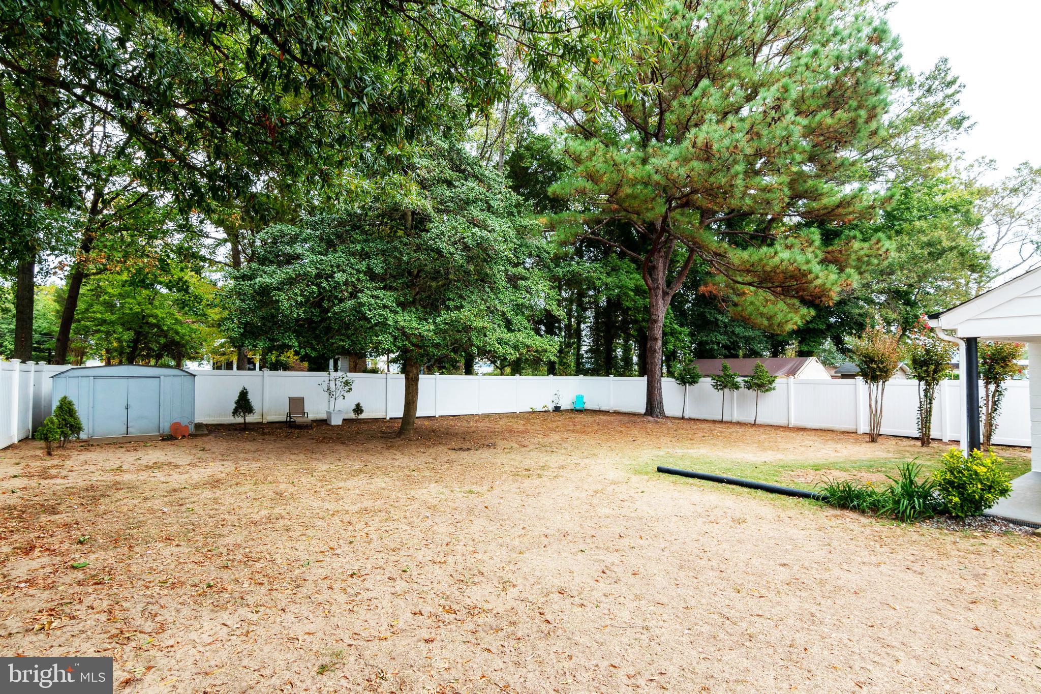 1026 Turkey Point Road Edgewater, MD 21037 - Photo 6 of 37 Spacious Fenced Yard