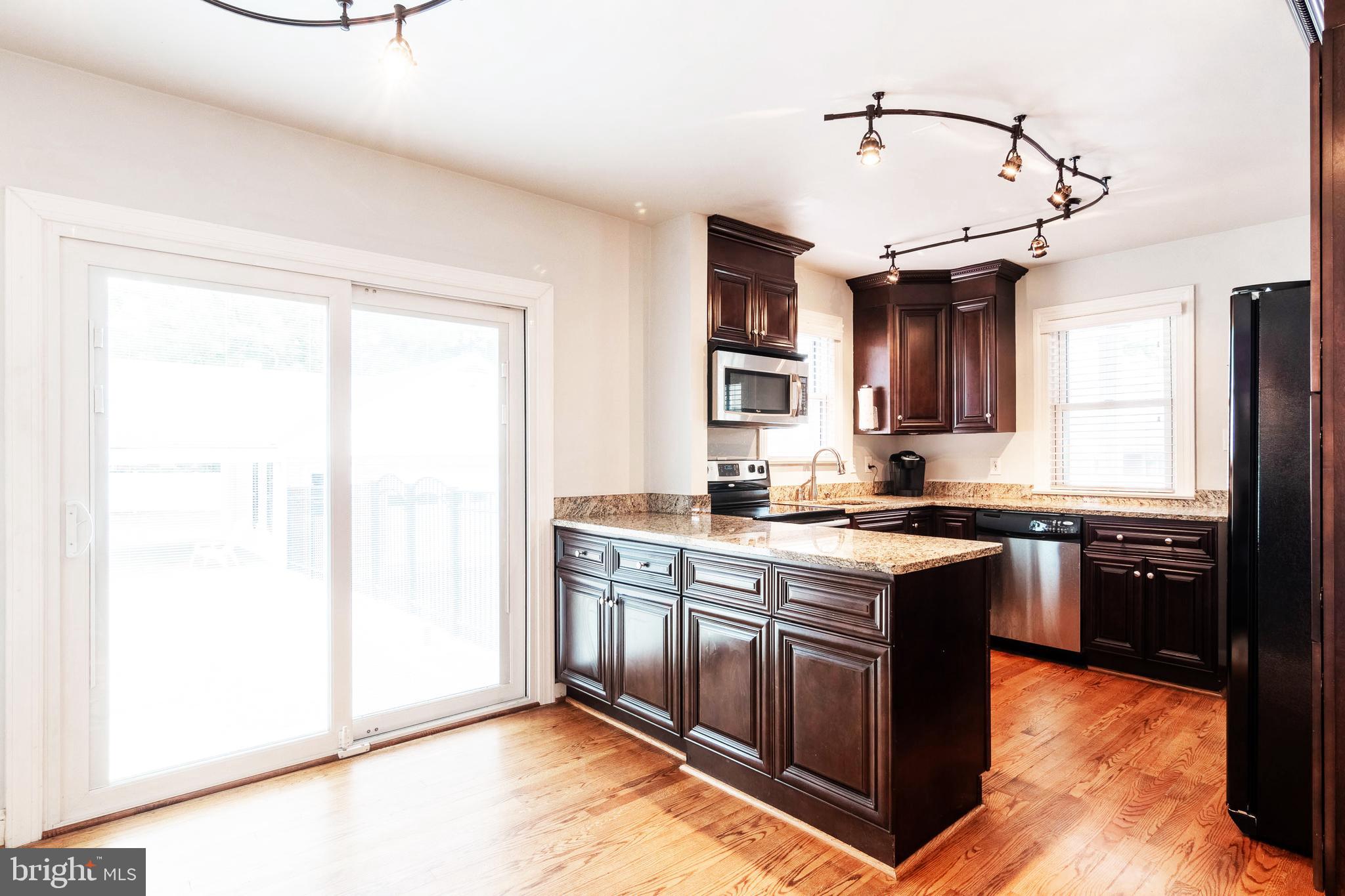 1026 Turkey Point Road Edgewater, MD 21037 - Photo 10 of 37 Granite Counter tops