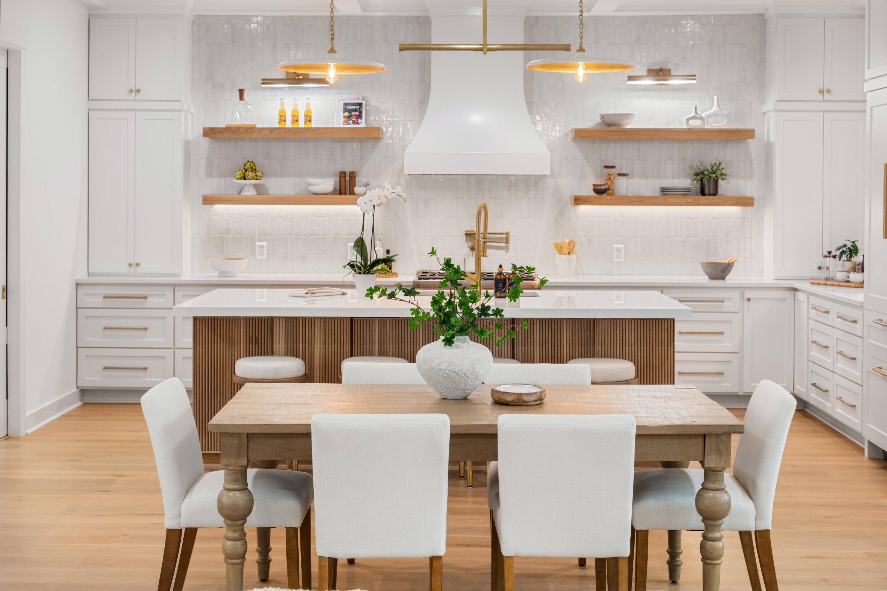 727 McCants Drive Mount Pleasant, SC 29464 - Photo 16 of 92 727 McCants Drive_Eterna_Media-17