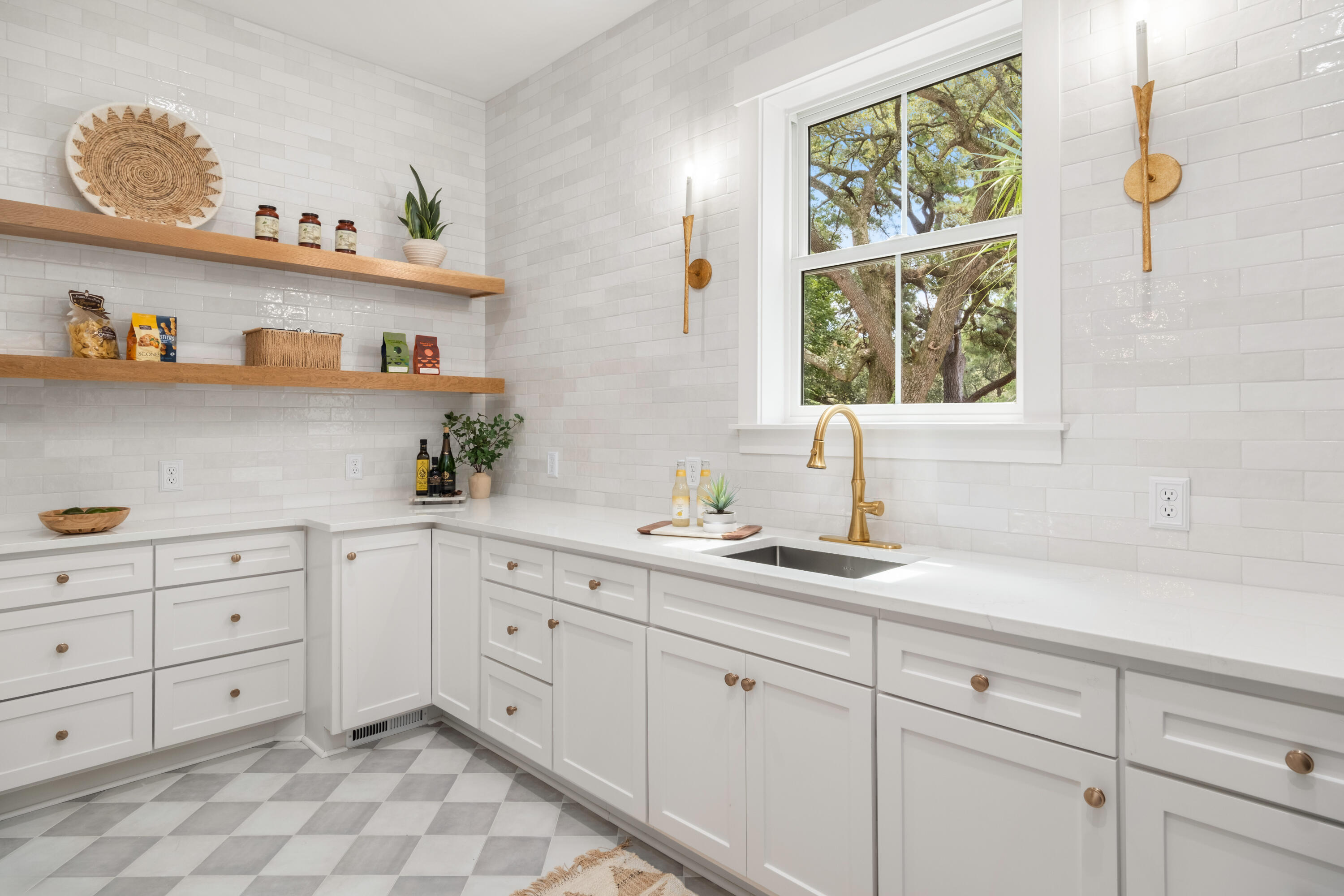 727 McCants Drive Mount Pleasant, SC 29464 - Photo 34 of 92 727 McCants Drive_Eterna_Media-35