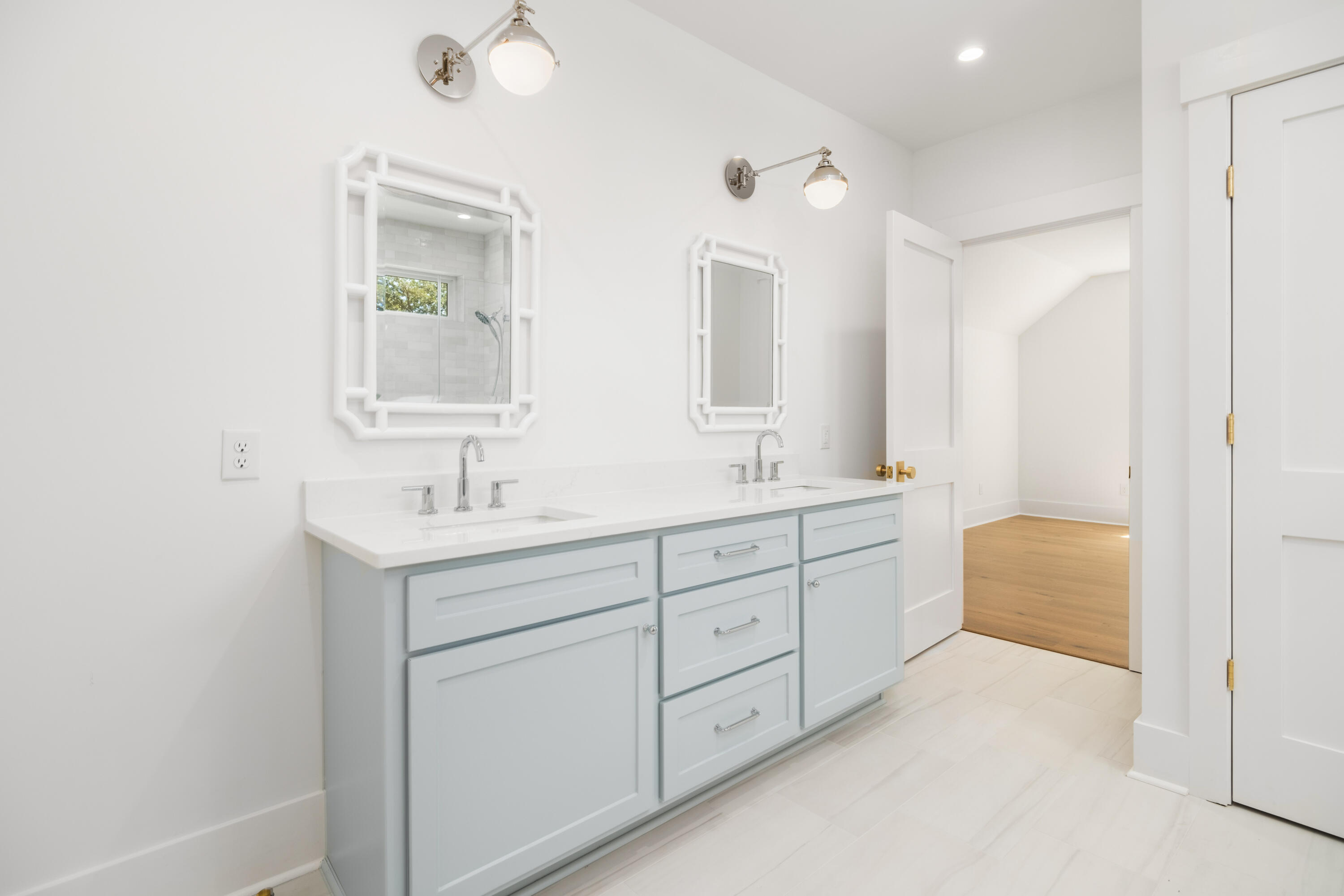 727 McCants Drive Mount Pleasant, SC 29464 - Photo 62 of 92 727 McCants Drive_Eterna_Media-64