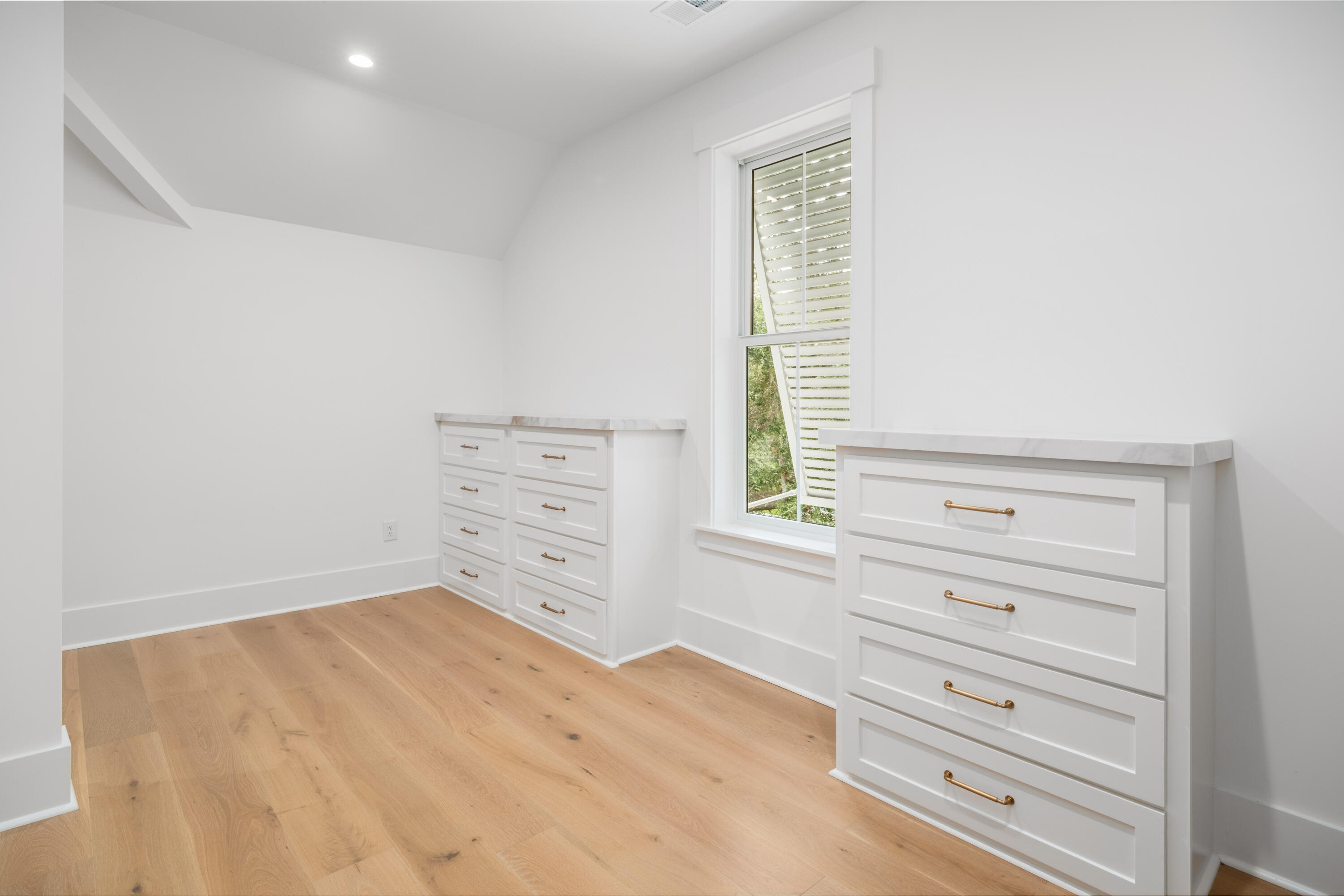 727 McCants Drive Mount Pleasant, SC 29464 - Photo 73 of 92 727 McCants Drive_Eterna_Media-75