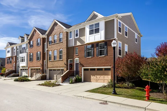 $3,100 | 38 Marcel Lane, Schaumburg, IL 60194