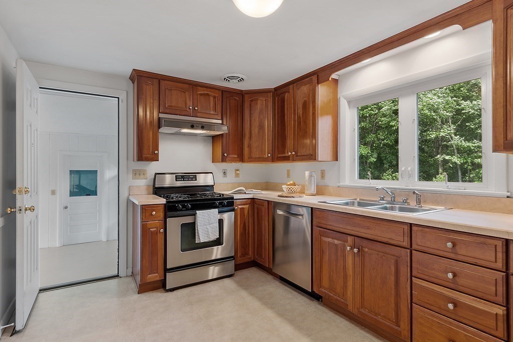 98 Gleasondale Road Stow, MA 01775 - Photo 13 of 28 Gallery Image 13