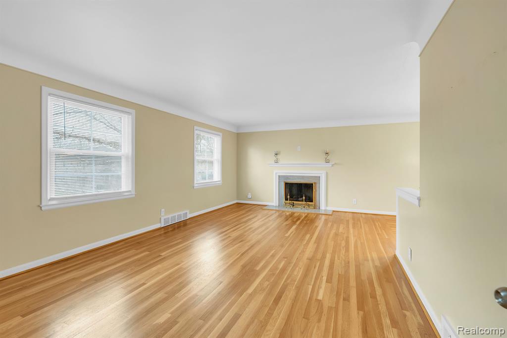 857 Harcourt Road Grosse Pointe, MI 48230 - Photo 7 of 33