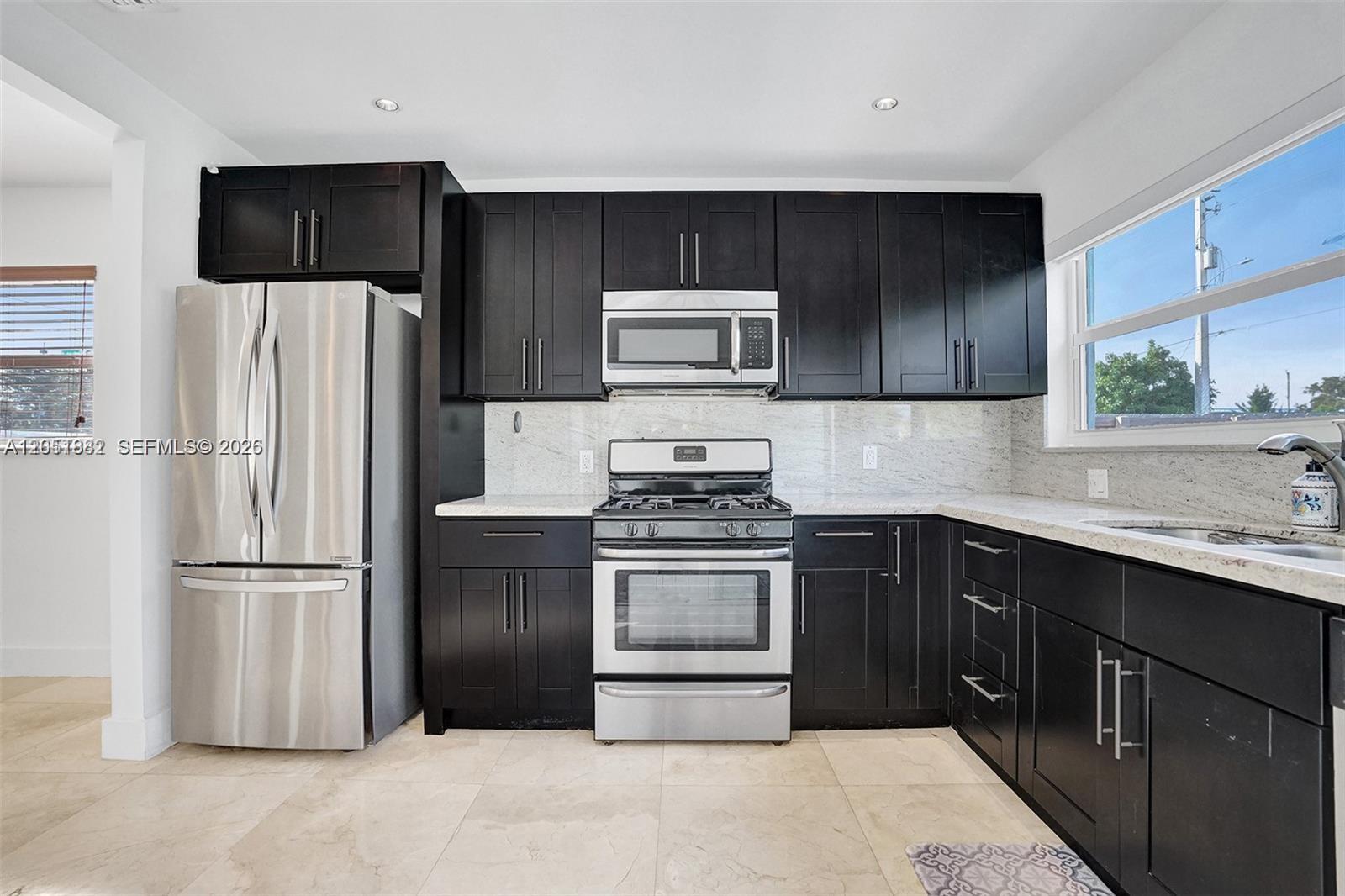 4519 West Park Road Hollywood, FL 33021 - Photo 2 of 27