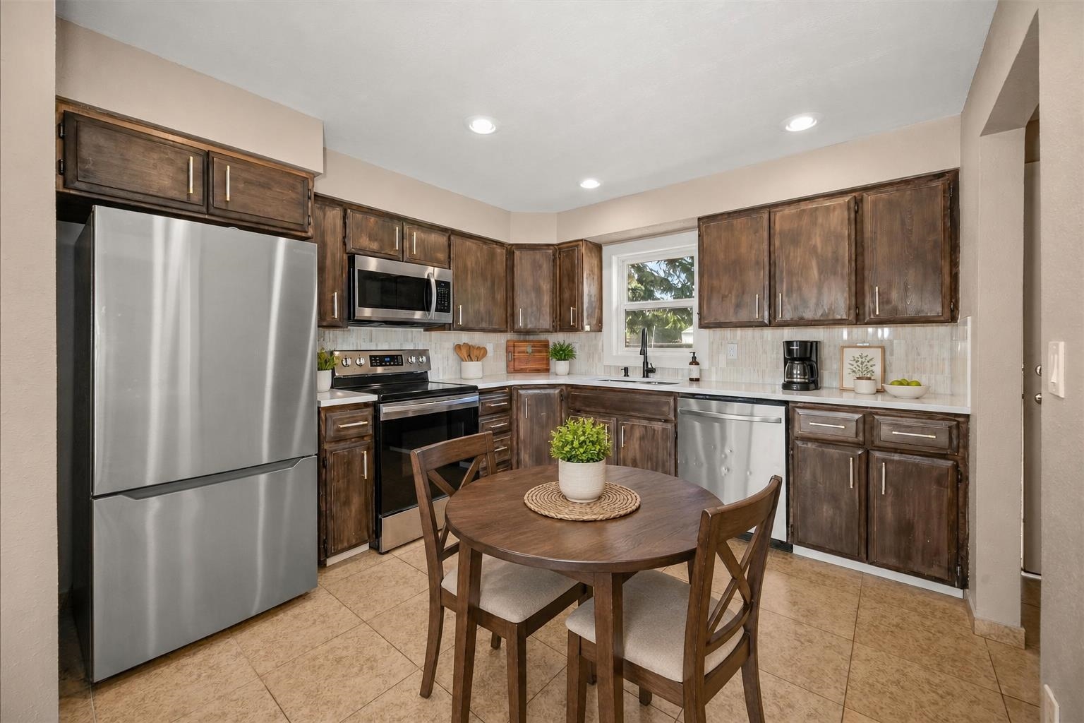 8209 East Indiana Avenue Spokane Valley, WA 99212 - Photo 12 of 48