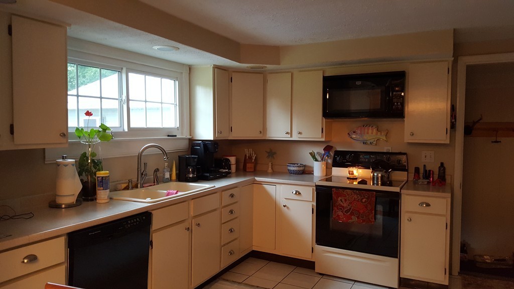 8 Bromley Road Huntington, MA 01050 - Photo 3 of 12