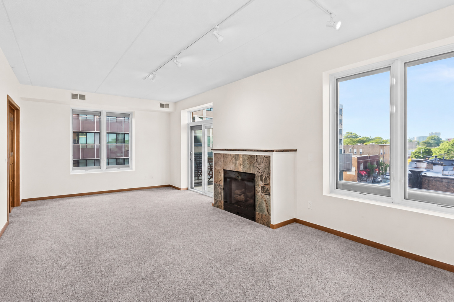 515 Main Street, Unit 401 Evanston, IL 60202 - Photo 7 of 20