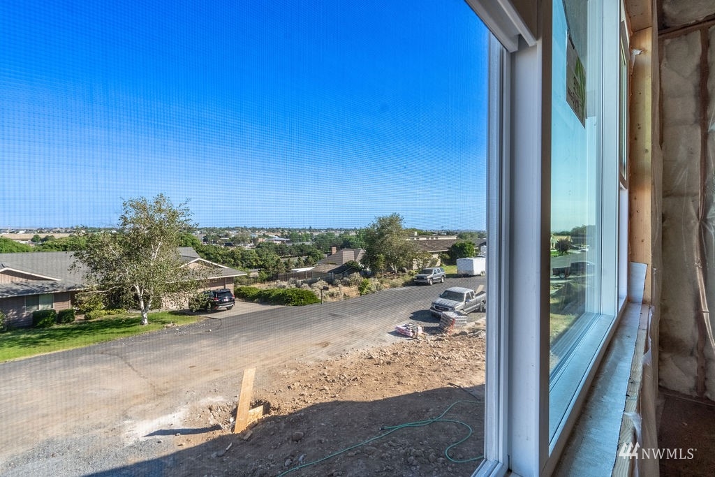 431 Strand Road Ephrata, WA 98823 - Photo 2 of 39 a view of a road from a balcony