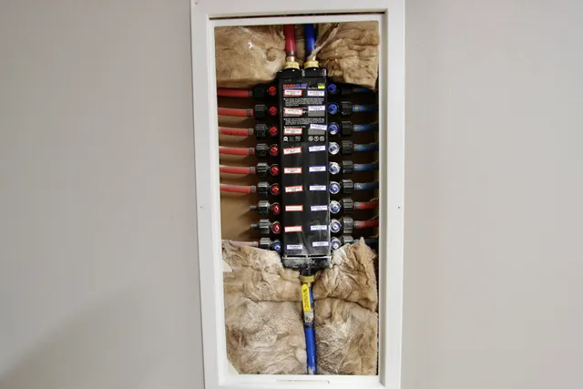 a picture of a bench in the window