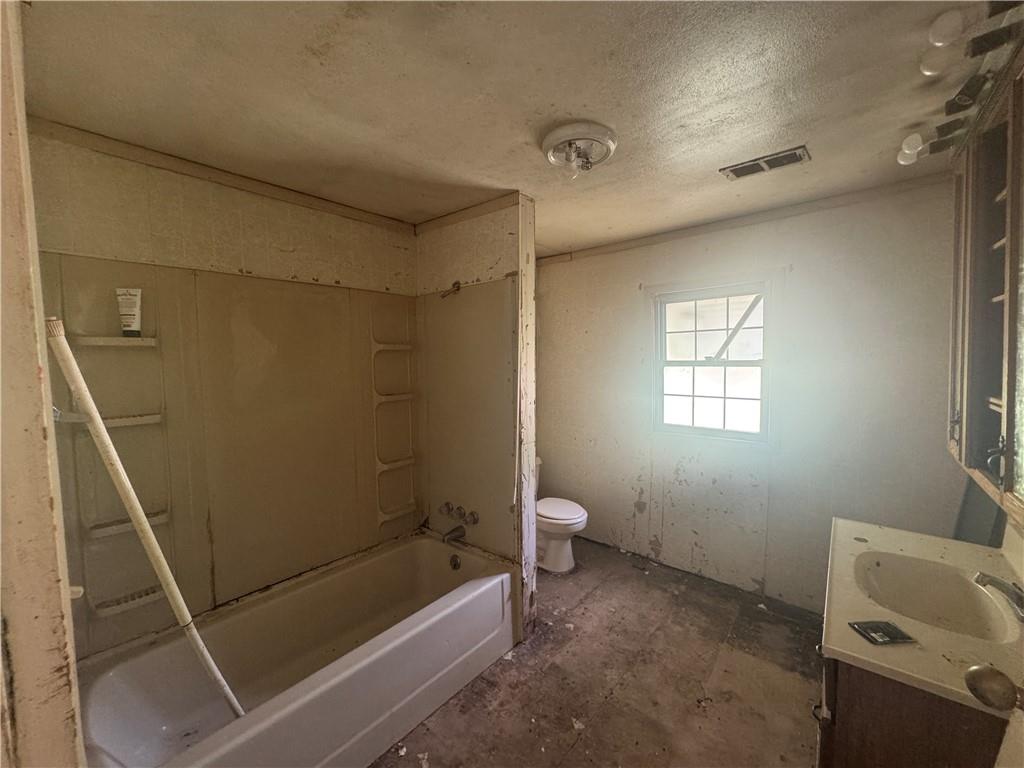 371 Garner Run Road Waynesburg, PA 15370 - Photo 6 of 15 a bathroom with a bathtub and toilet