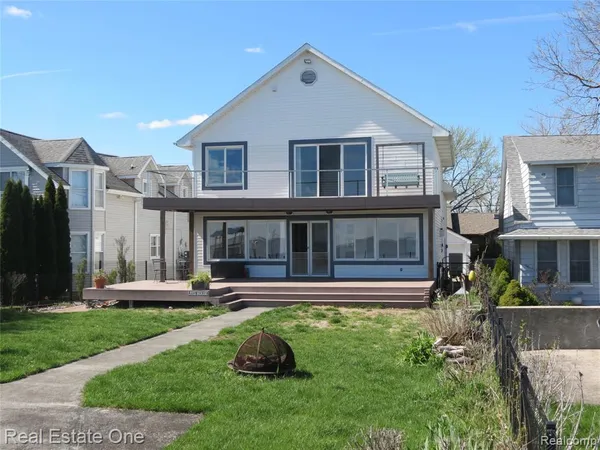 $640,000 | 4583 Allen Cove Road, Luna Pier, MI 48157