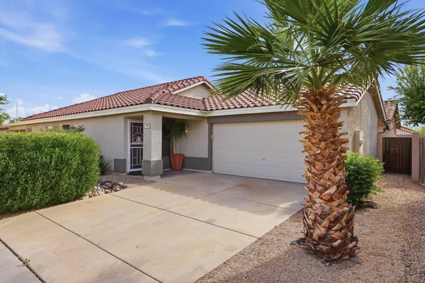 $2,295 | 714 East Michigan Avenue, Phoenix, AZ 85022