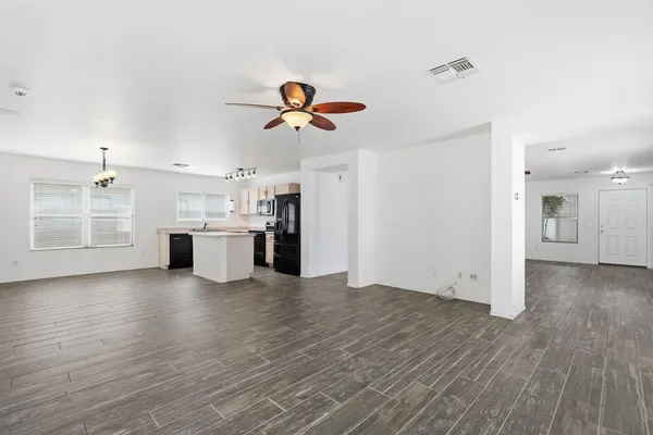 $2,295 | 714 East Michigan Avenue, Phoenix, AZ 85022