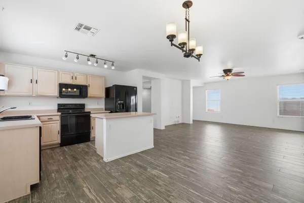 $2,295 | 714 East Michigan Avenue, Phoenix, AZ 85022