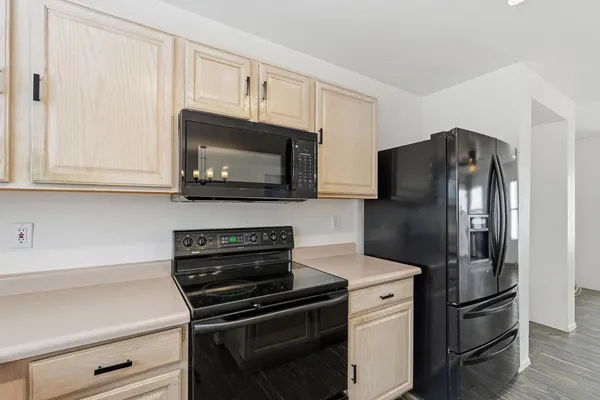 $2,295 | 714 East Michigan Avenue, Phoenix, AZ 85022